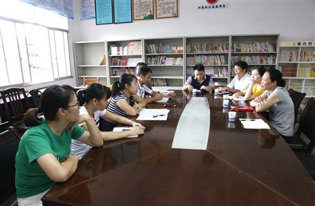 我司黨員代表到北雀社區(qū)開展黨建聯(lián)席會(huì)