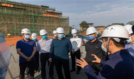 李延強到防城港峒中公路口岸綜合基礎設施項目調(diào)研