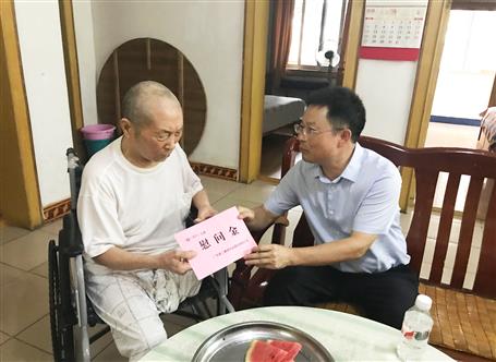 公司探望慰問抗日戰(zhàn)爭時(shí)期參加工作的離休干部