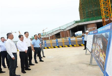 柳州市委書記吳煒、市長張壯到第十二分公司項目調研指導