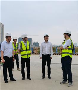 廖立波到超薄玻璃基板深加工項目調(diào)研指導(dǎo)