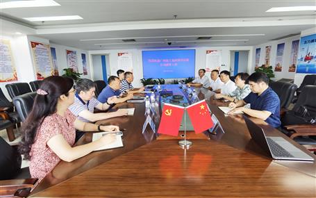 侯立林、李靜丹與廣西廣投臨港工業(yè)有限公司董事長(zhǎng)麥勇軍舉行工作會(huì)談