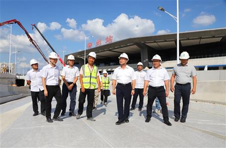 覃振華到桂華分公司項目開展2025年第三季度暨“中秋節(jié)”“國慶節(jié)”前安全生產(chǎn)質(zhì)量綜合大檢查